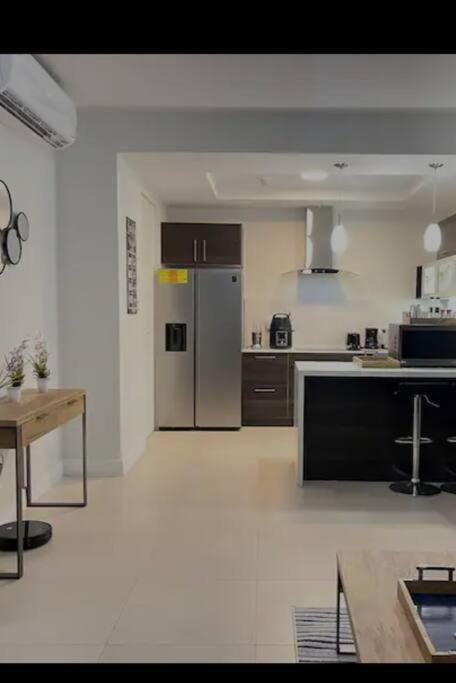 Parkhurst Lux Condo Near Devon House Kingston Buitenkant foto
