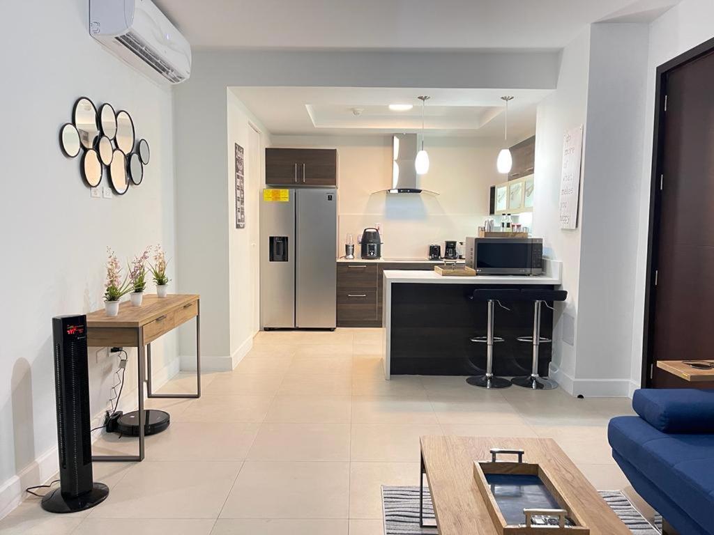 Parkhurst Lux Condo Near Devon House Kingston Buitenkant foto